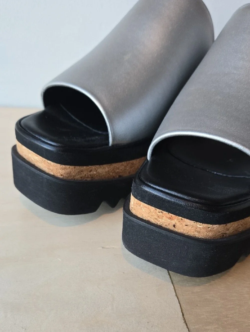 Stella McCartney Sneak-Elyse Sz 39 Metallic Silver Cork-Trim Platform Slide